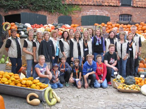 viele Helfer des Kürbisfestes 