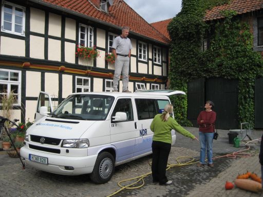 Übertragungswagen vom NDR auf Bauernhof